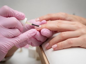 4 errores que arruinan tu manicura antes de tiempo