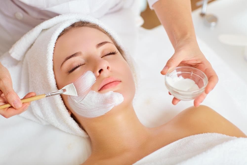 Consejos para preparar tu piel para el invierno con los mejores tratamientos faciales 