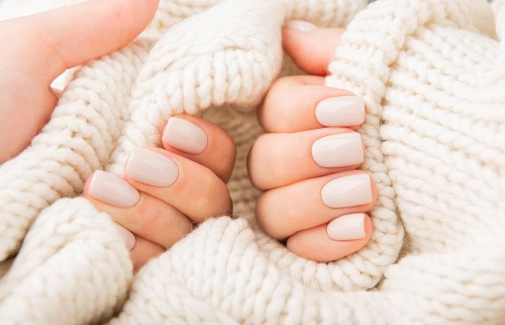 Luce unas manos y pies perfectos con la manicura y pedicura semipermanente de Anukas